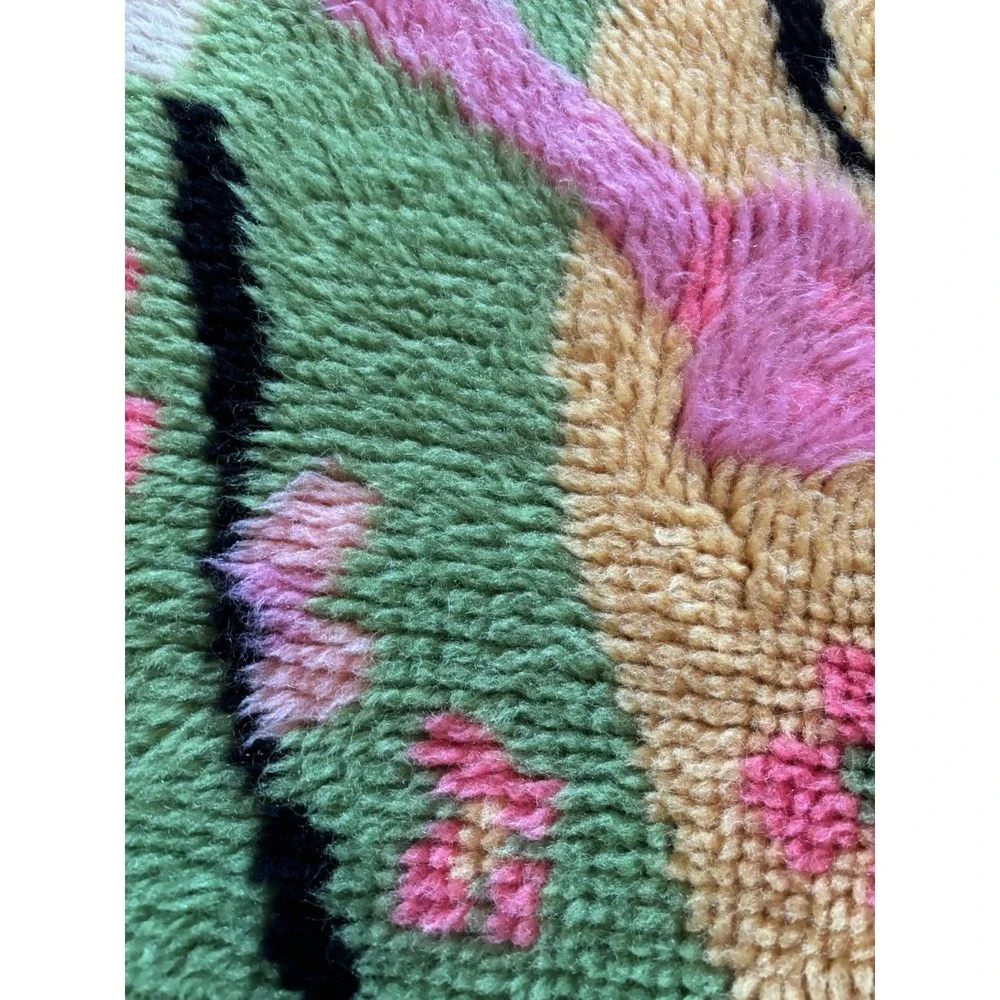 Handmade Tufted Frog Flower round rug vintage